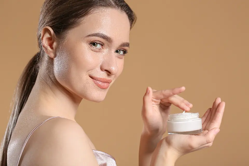 کرم آبرسان سبک ژل‌کرم